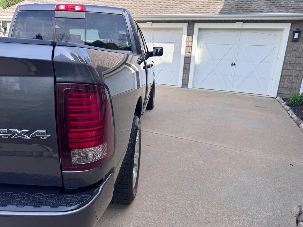 RAM 1500 4WD Quad Cab 140.5" Sport 2016