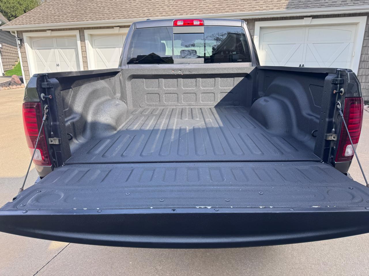 RAM 1500 4WD Quad Cab 140.5" Sport 2016