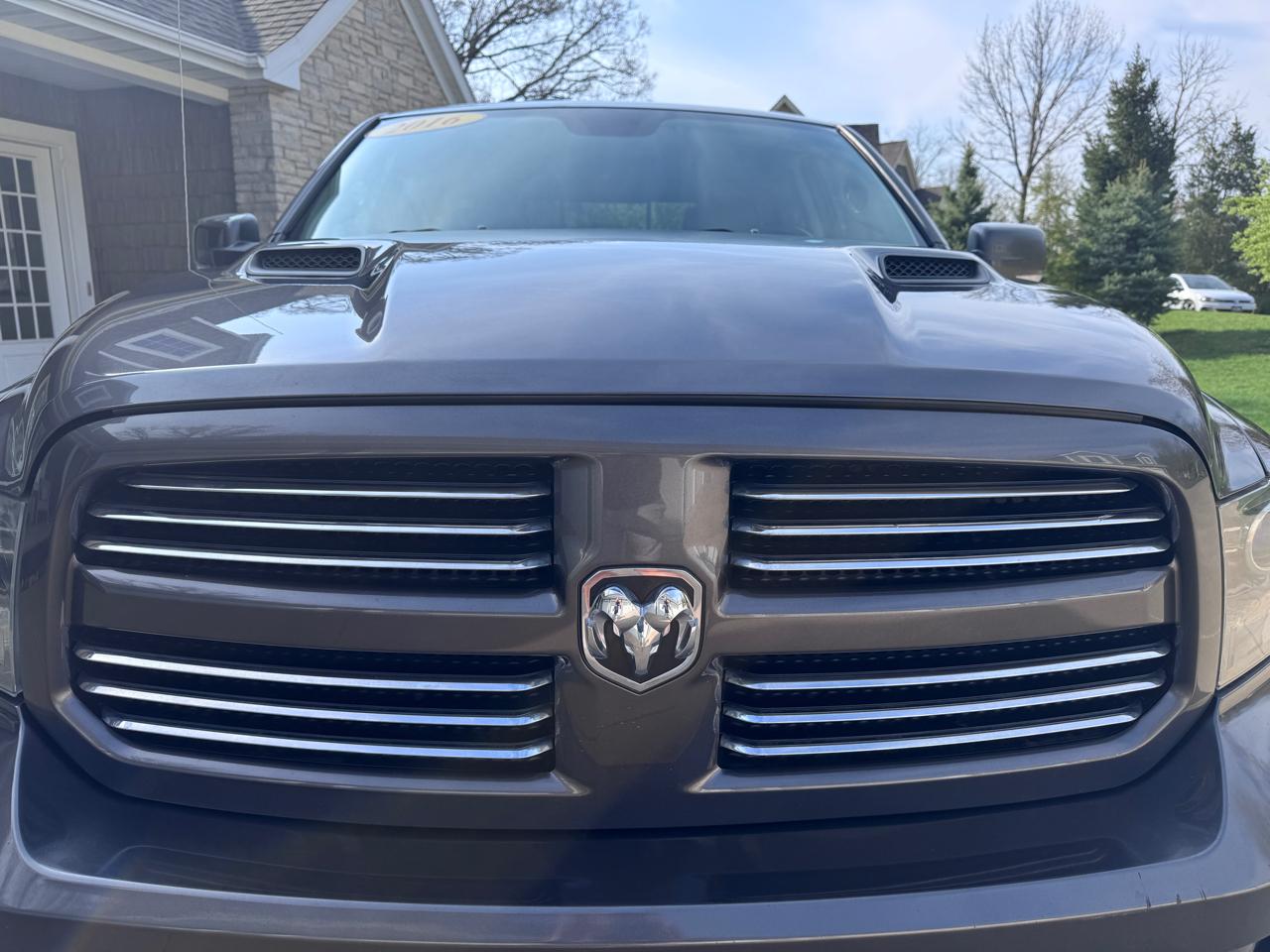 RAM 1500 4WD Quad Cab 140.5" Sport 2016