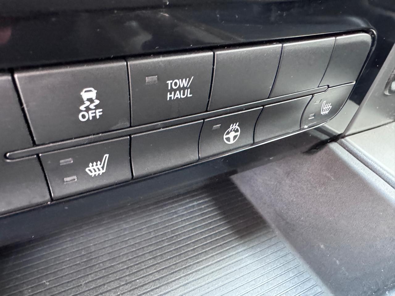 RAM 1500 4WD Quad Cab 140.5" Sport 2016