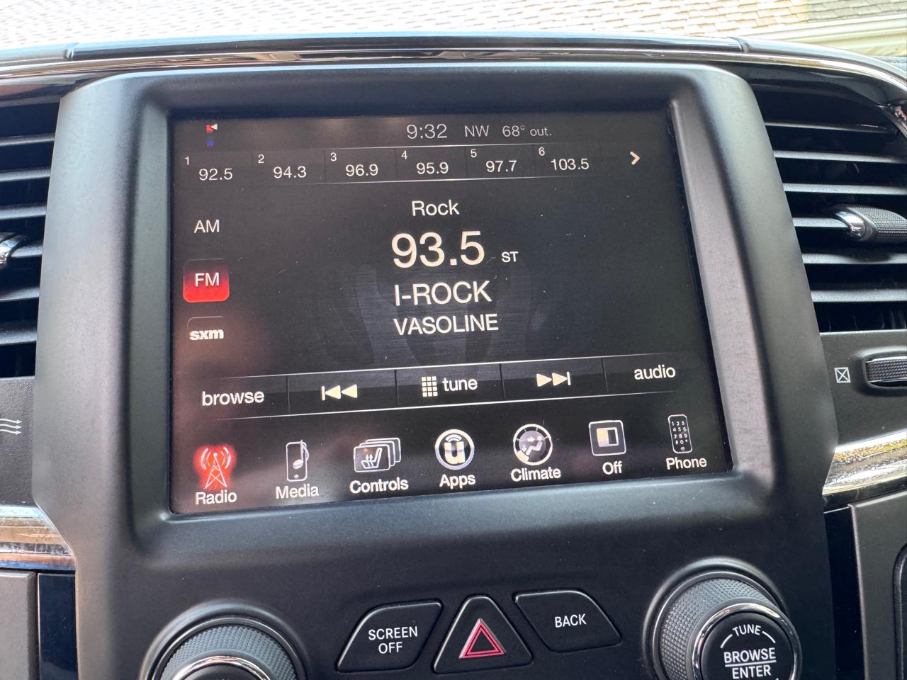 RAM 1500 4WD Quad Cab 140.5" Sport 2016