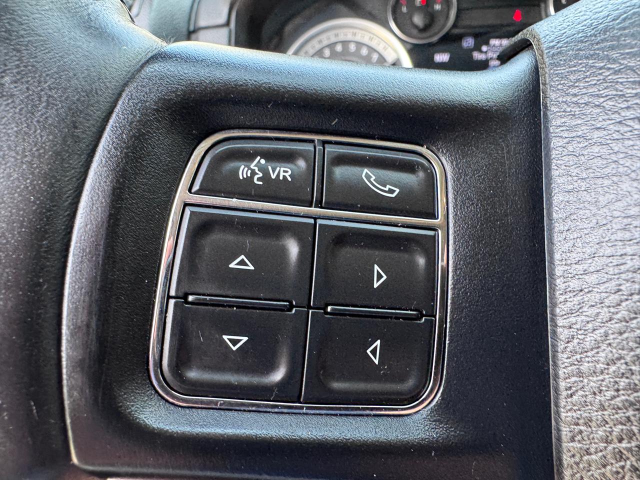 RAM 1500 4WD Quad Cab 140.5" Sport 2016