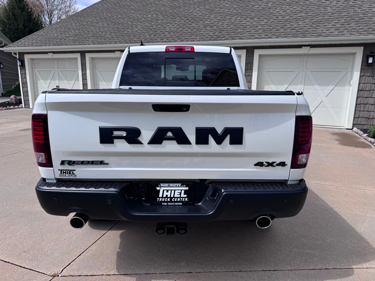 RAM 1500 4WD Crew Cab 140.5" Rebel 2016