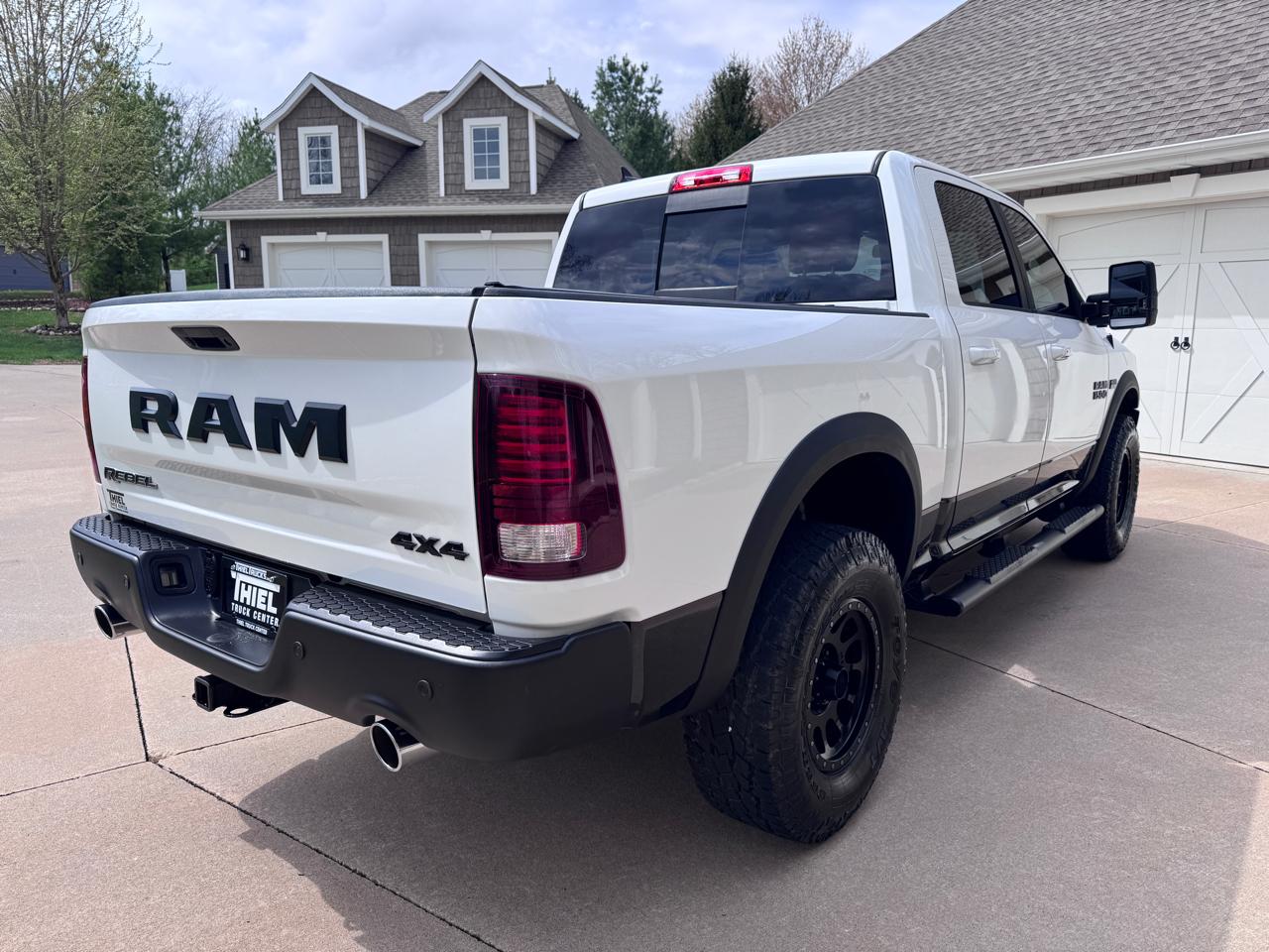 RAM 1500 4WD Crew Cab 140.5" Rebel 2016