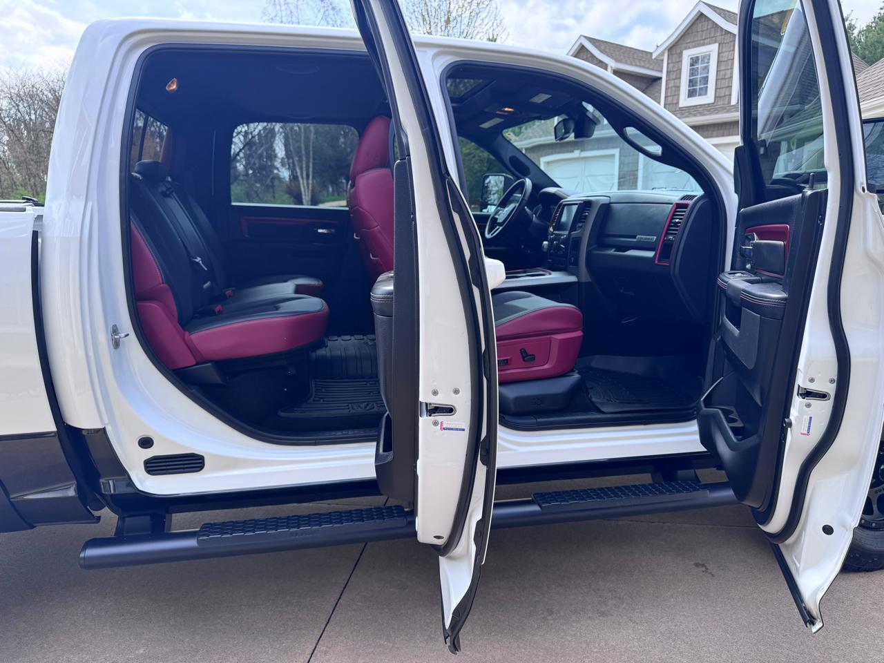 RAM 1500 4WD Crew Cab 140.5" Rebel 2016