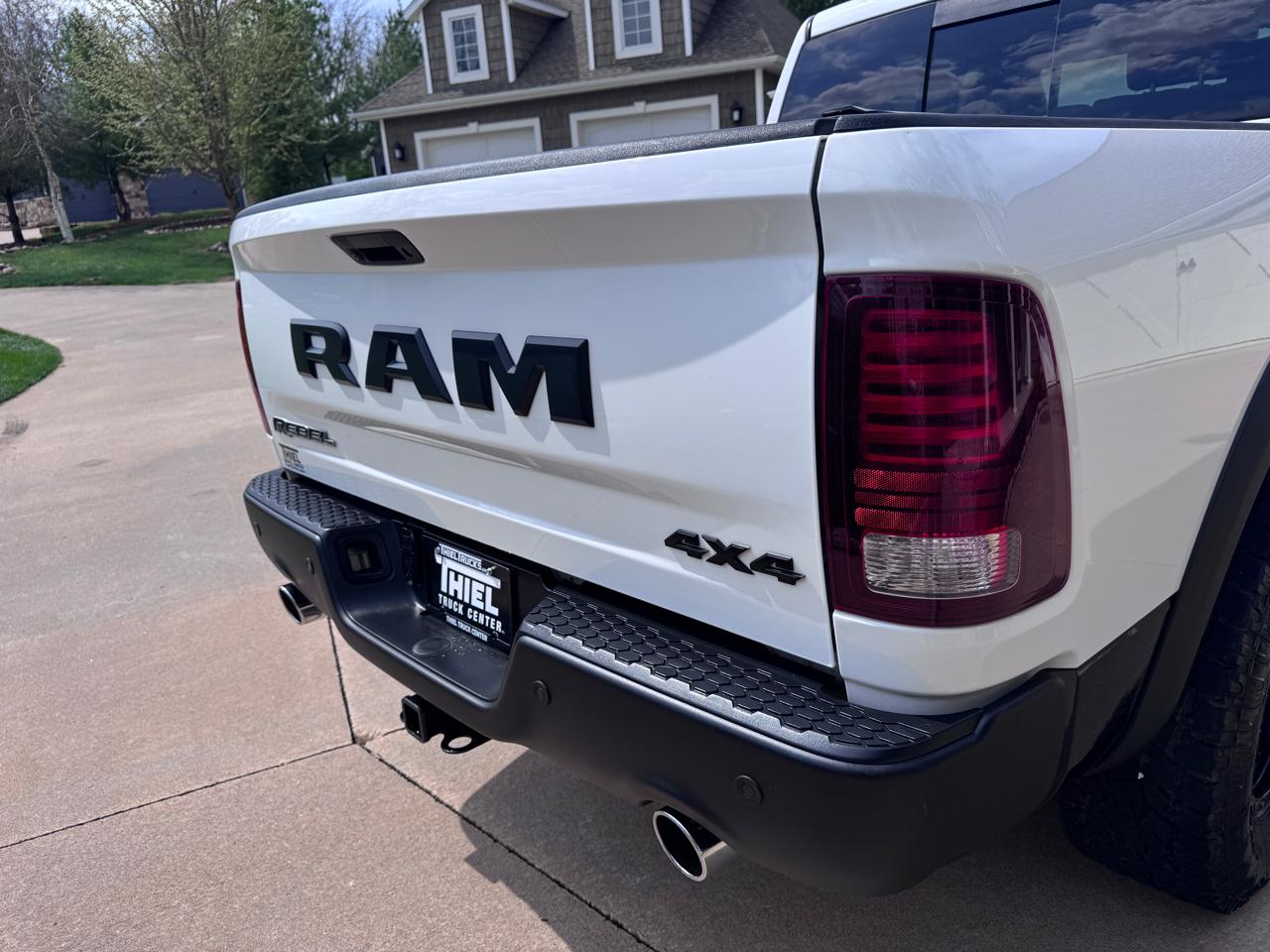 RAM 1500 4WD Crew Cab 140.5" Rebel 2016