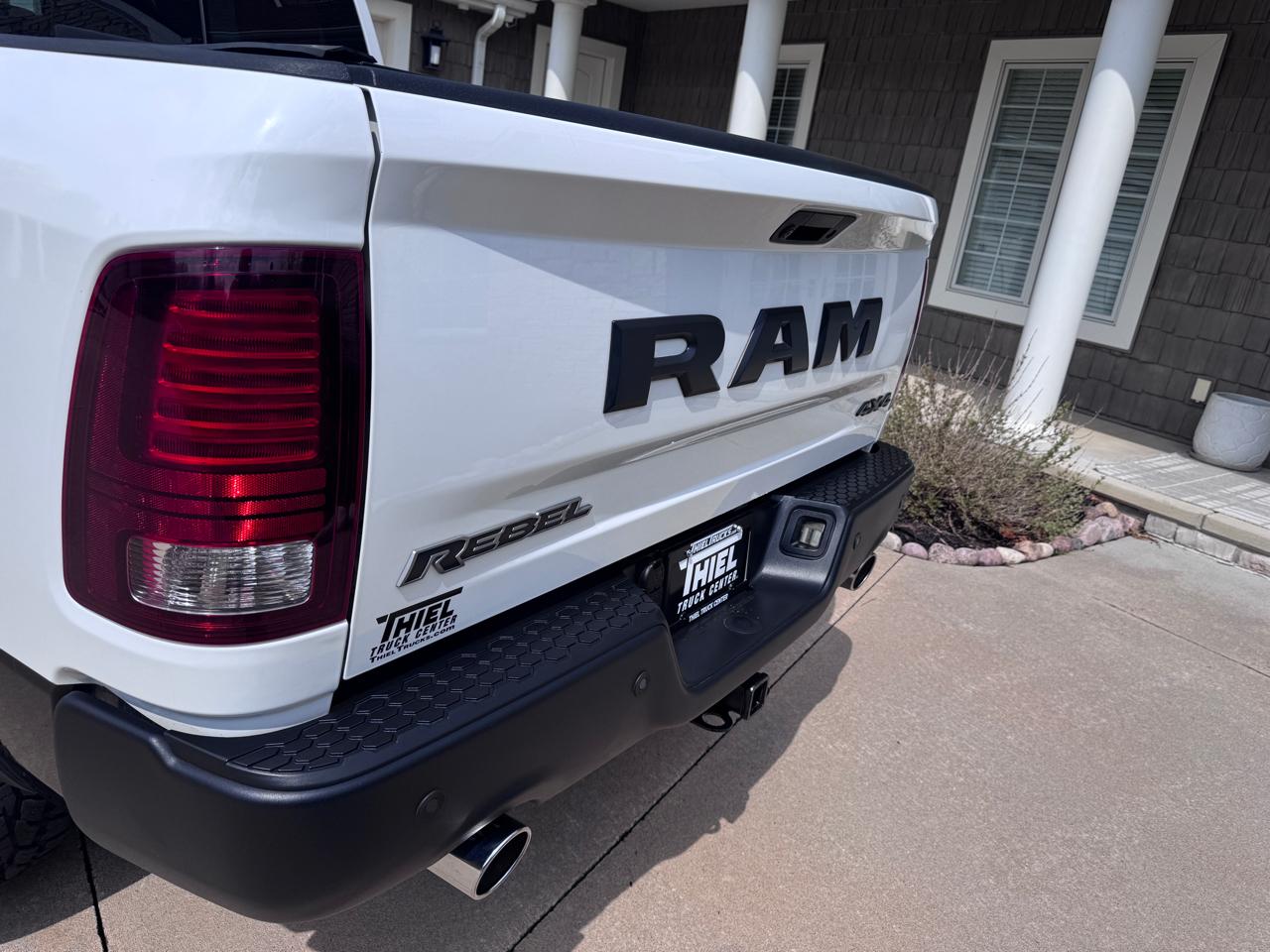 RAM 1500 4WD Crew Cab 140.5" Rebel 2016