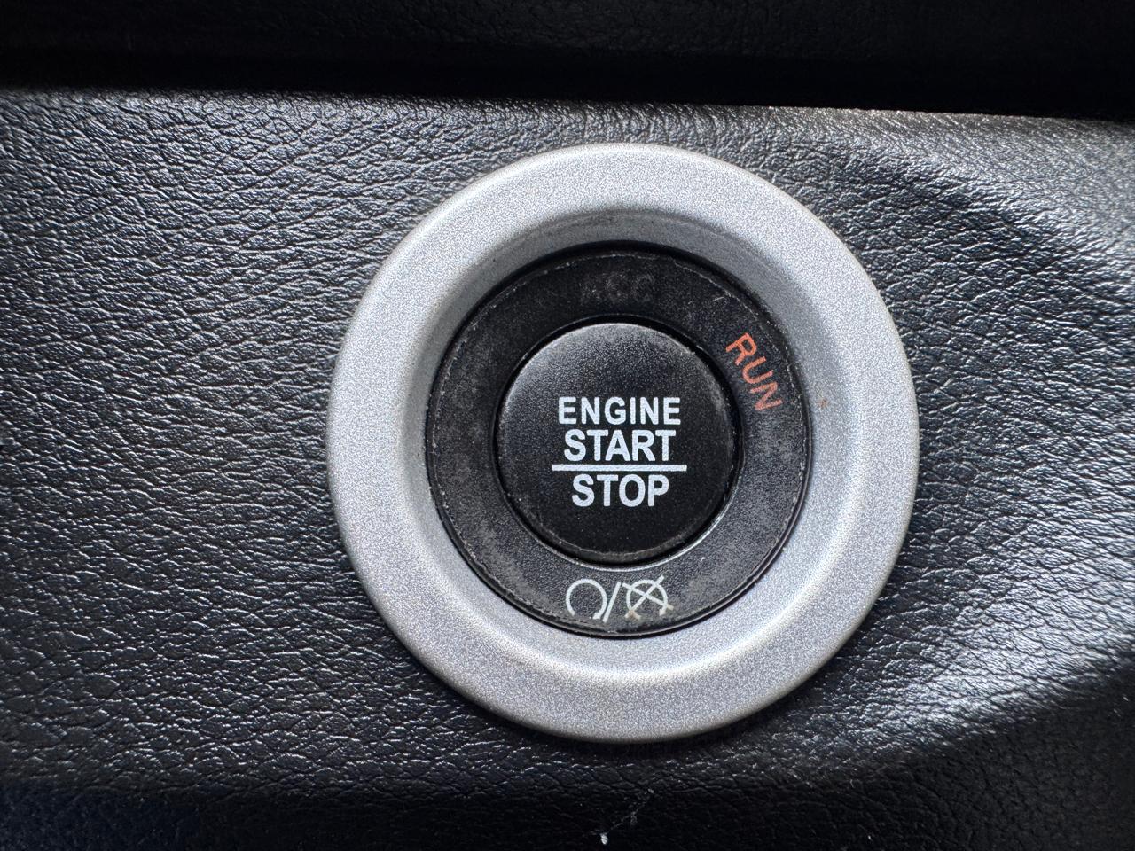 RAM 1500 4WD Crew Cab 140.5" Rebel 2016