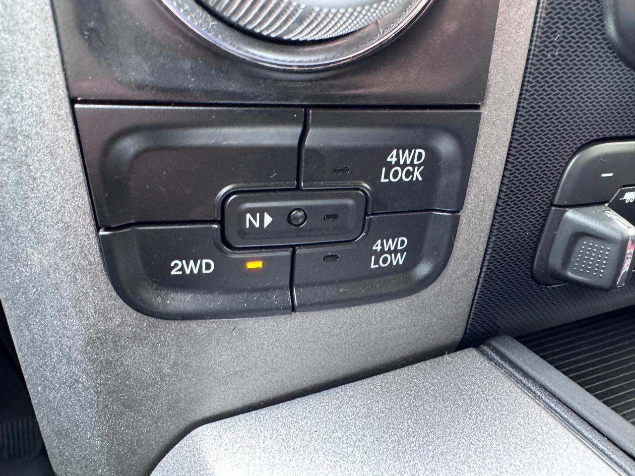 RAM 1500 4WD Crew Cab 140.5" Rebel 2016