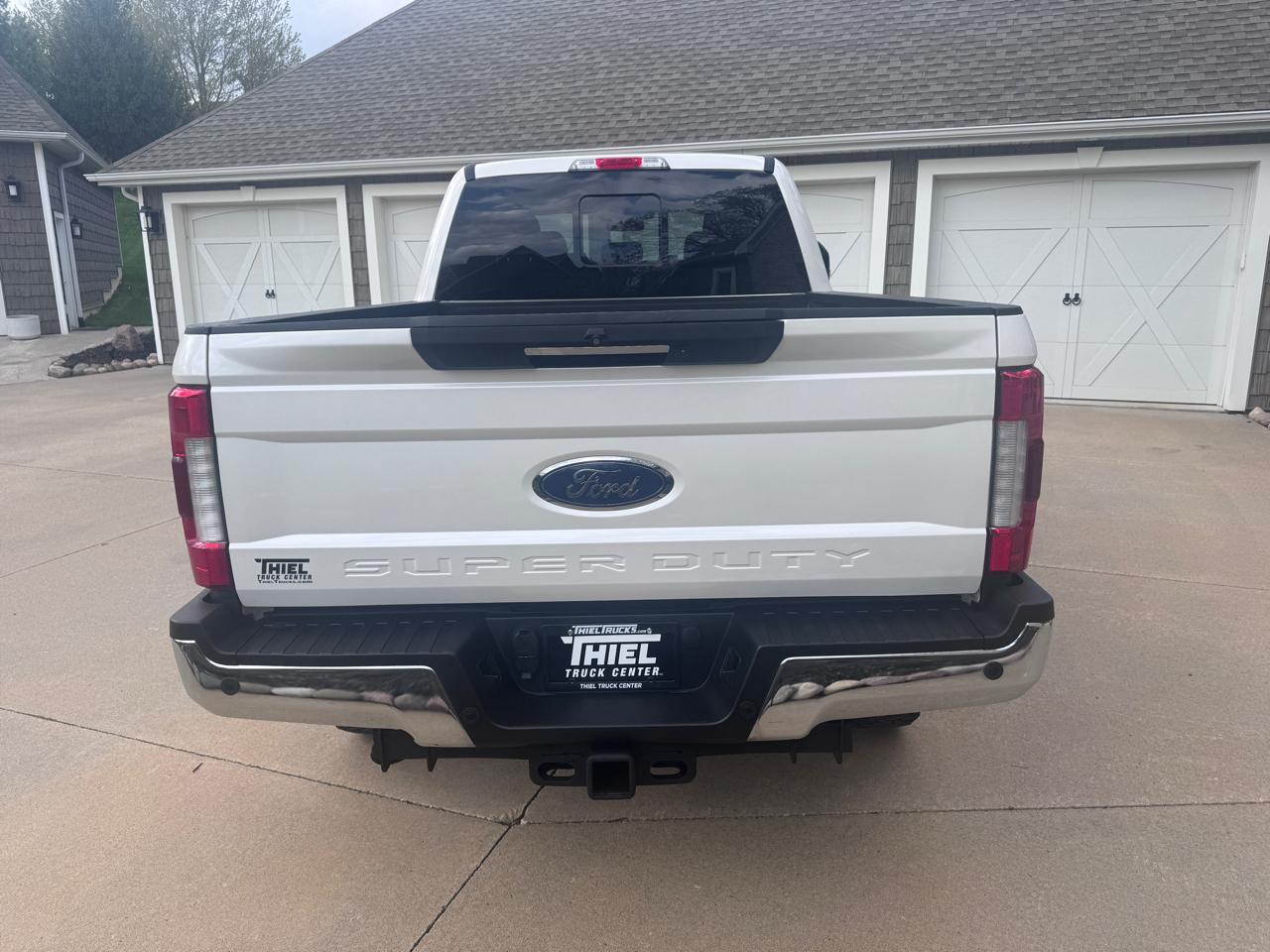 Ford Super Duty F-350 SRW Lariat 4WD Crew Cab 6.75' Box 2017