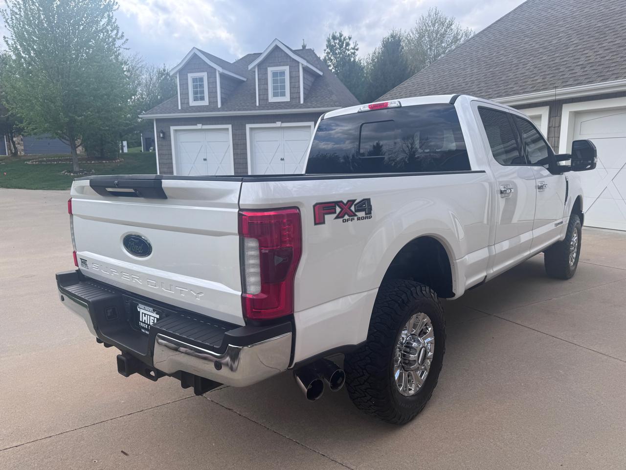 Ford Super Duty F-350 SRW Lariat 4WD Crew Cab 6.75' Box 2017