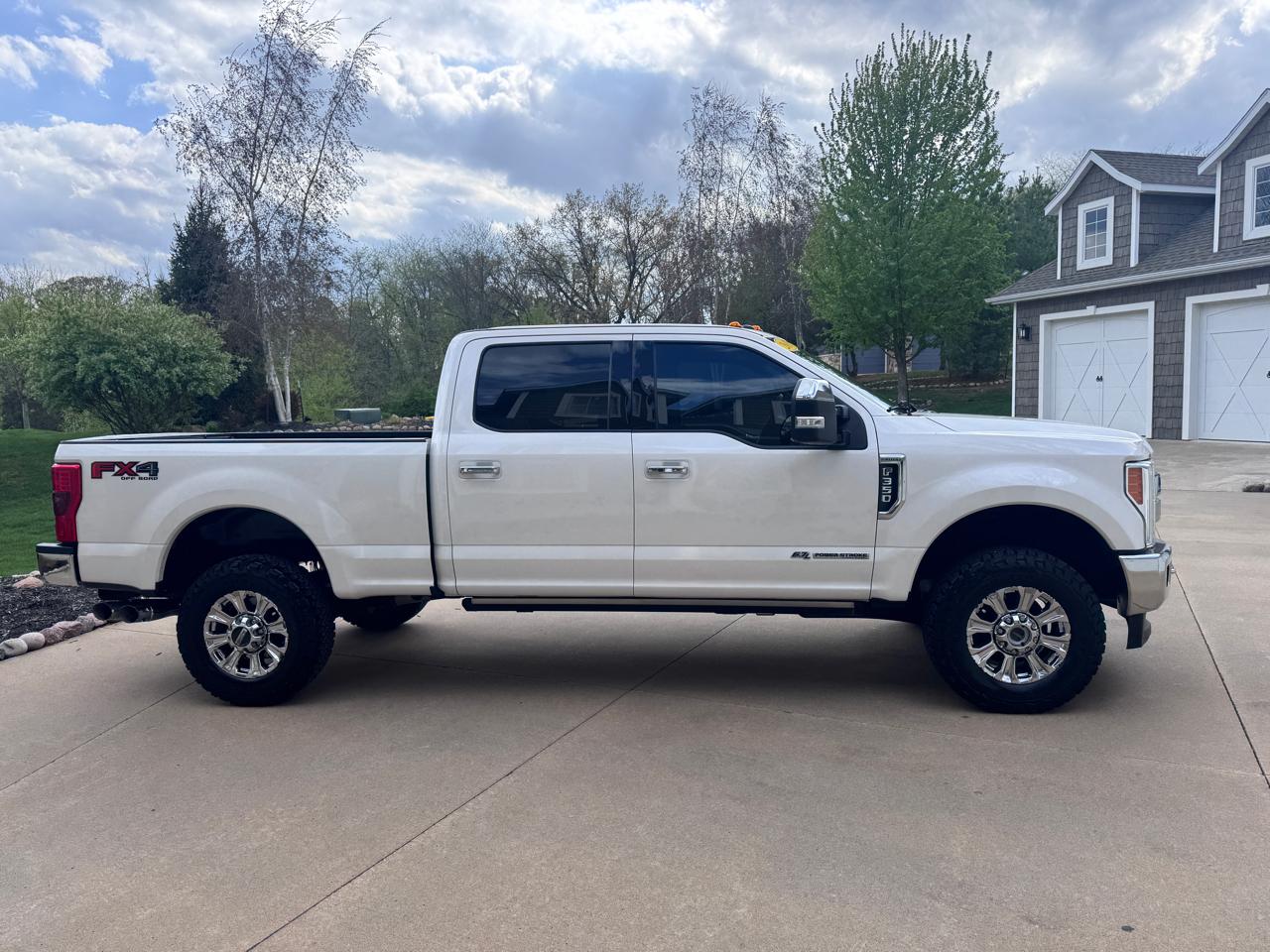 Ford Super Duty F-350 SRW Lariat 4WD Crew Cab 6.75' Box 2017
