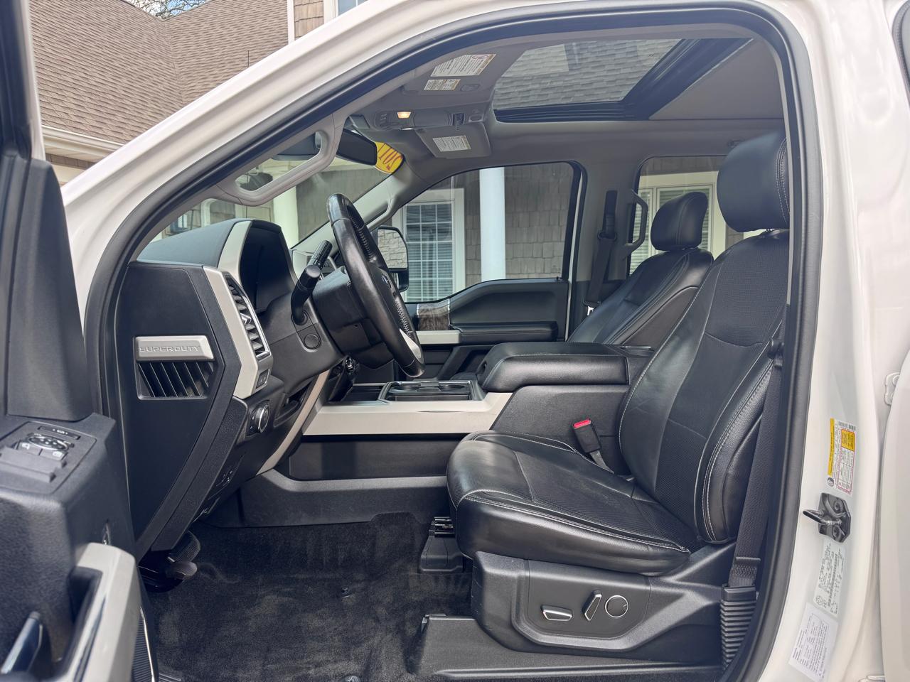 Ford Super Duty F-350 SRW Lariat 4WD Crew Cab 6.75' Box 2017