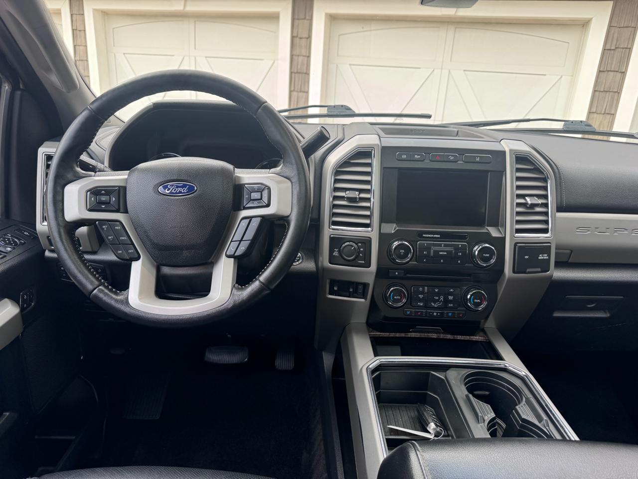 Ford Super Duty F-350 SRW Lariat 4WD Crew Cab 6.75' Box 2017