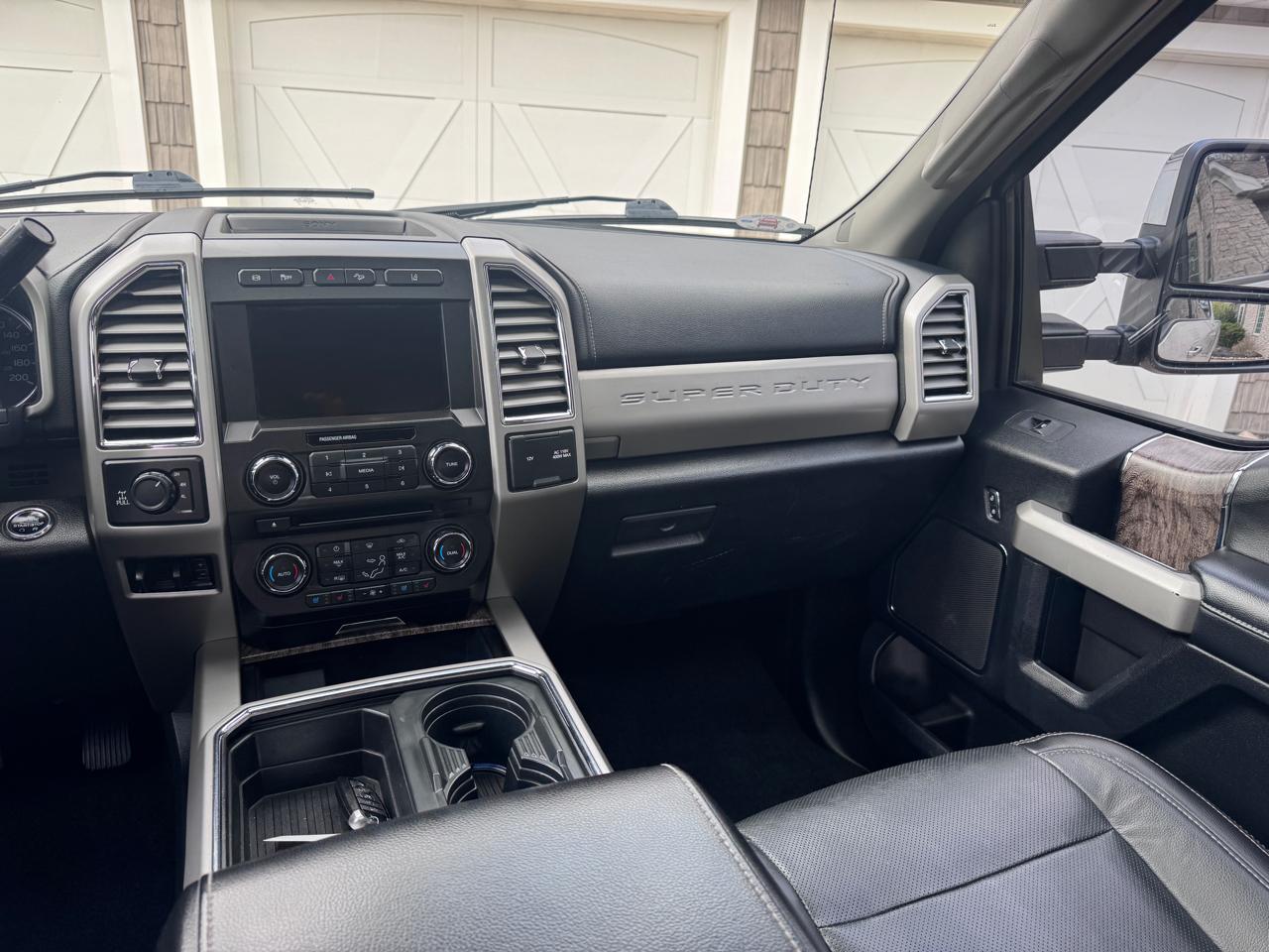 Ford Super Duty F-350 SRW Lariat 4WD Crew Cab 6.75' Box 2017