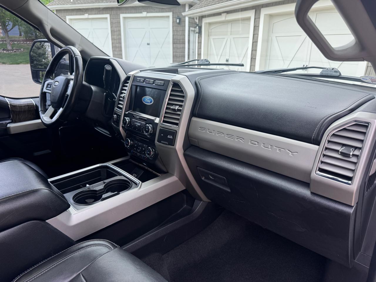 Ford Super Duty F-350 SRW Lariat 4WD Crew Cab 6.75' Box 2017