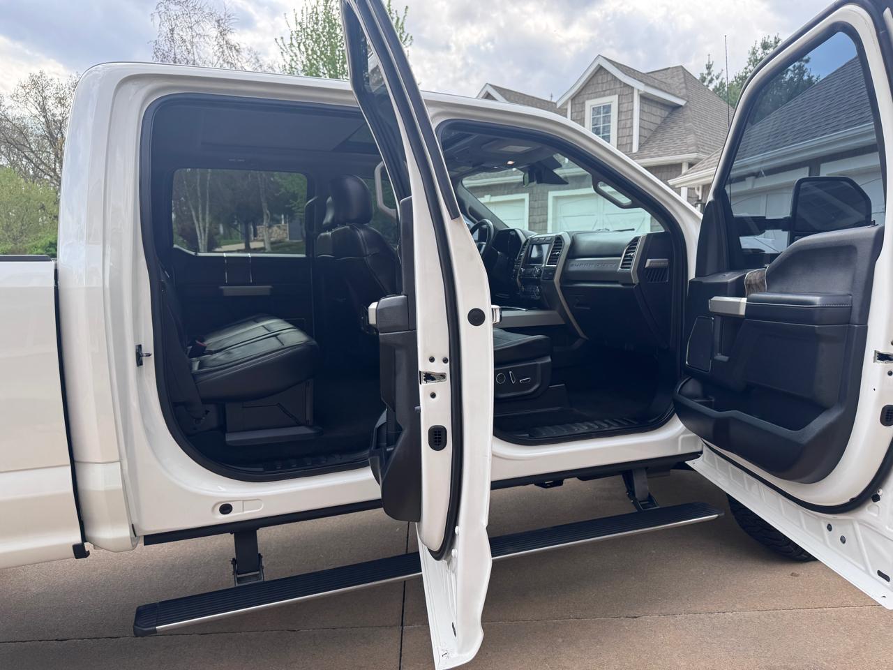 Ford Super Duty F-350 SRW Lariat 4WD Crew Cab 6.75' Box 2017