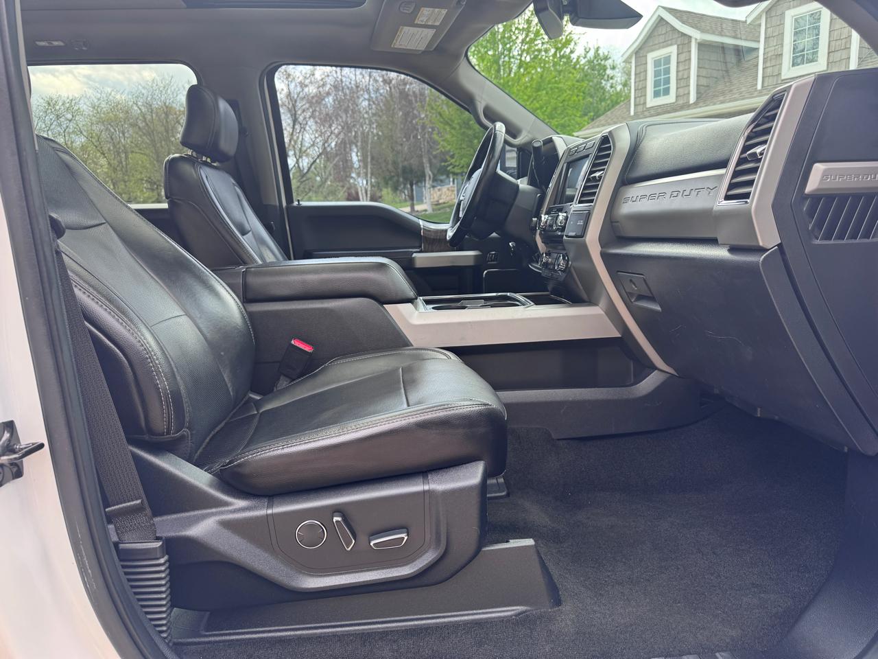 Ford Super Duty F-350 SRW Lariat 4WD Crew Cab 6.75' Box 2017