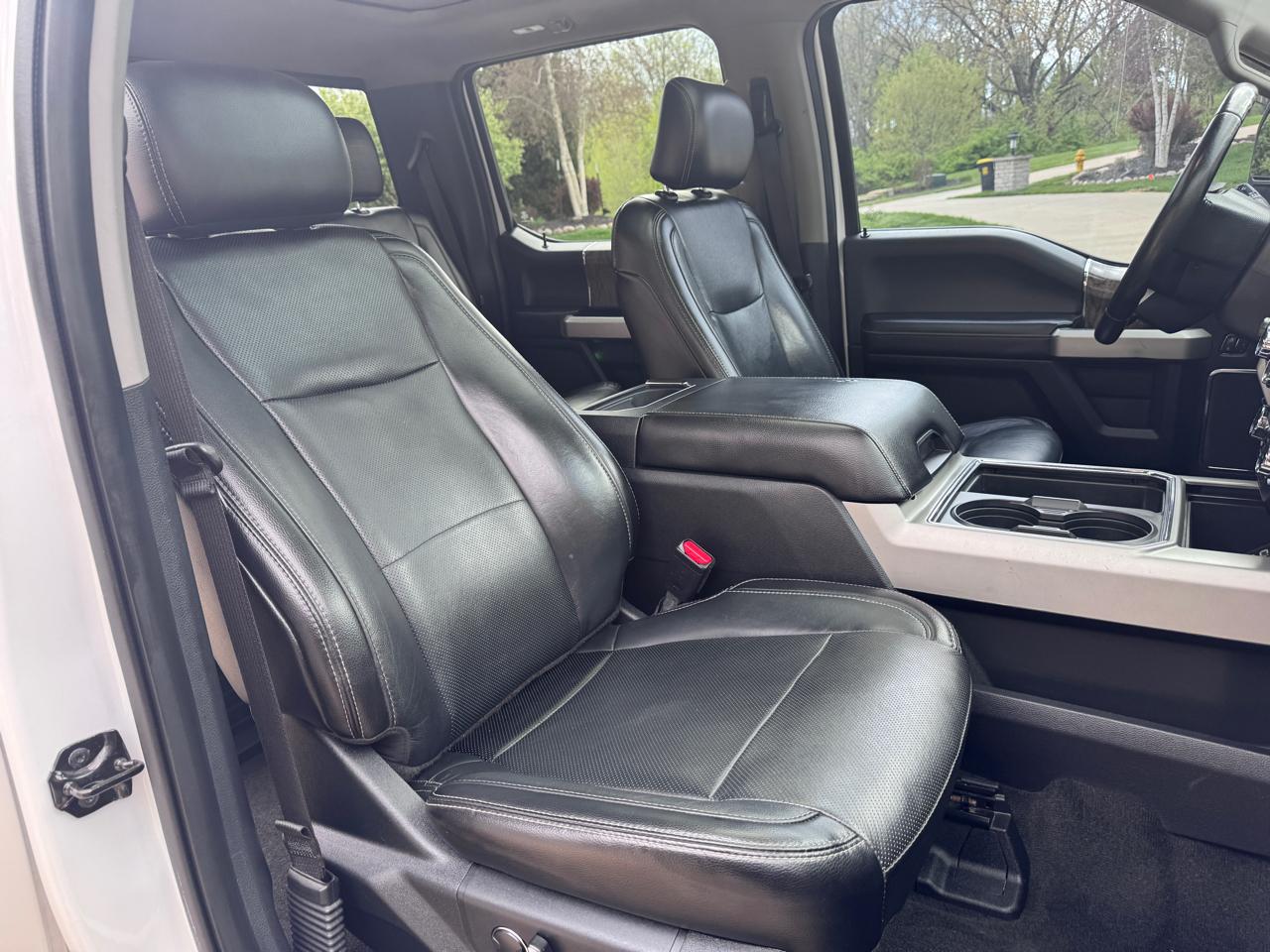 Ford Super Duty F-350 SRW Lariat 4WD Crew Cab 6.75' Box 2017