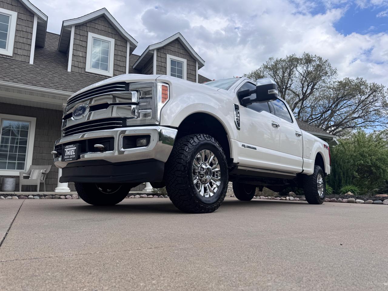 Ford Super Duty F-350 SRW Lariat 4WD Crew Cab 6.75' Box 2017