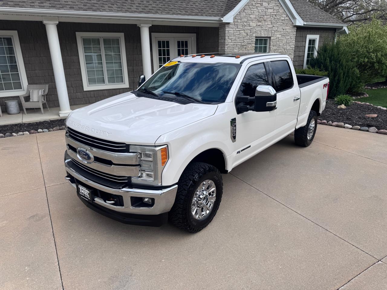 Ford Super Duty F-350 SRW Lariat 4WD Crew Cab 6.75' Box 2017