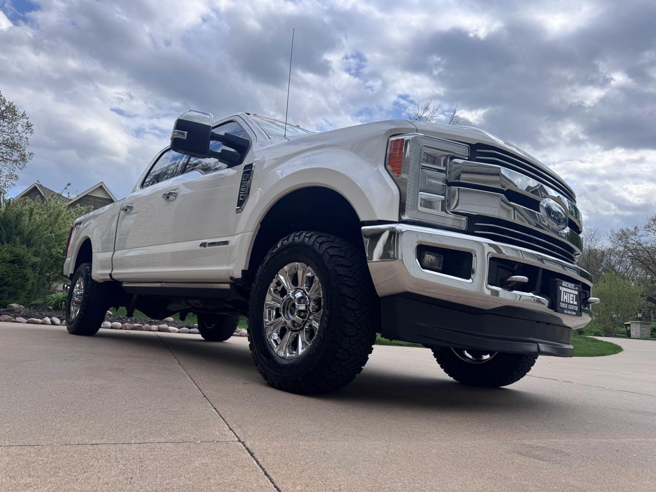 Ford Super Duty F-350 SRW Lariat 4WD Crew Cab 6.75' Box 2017