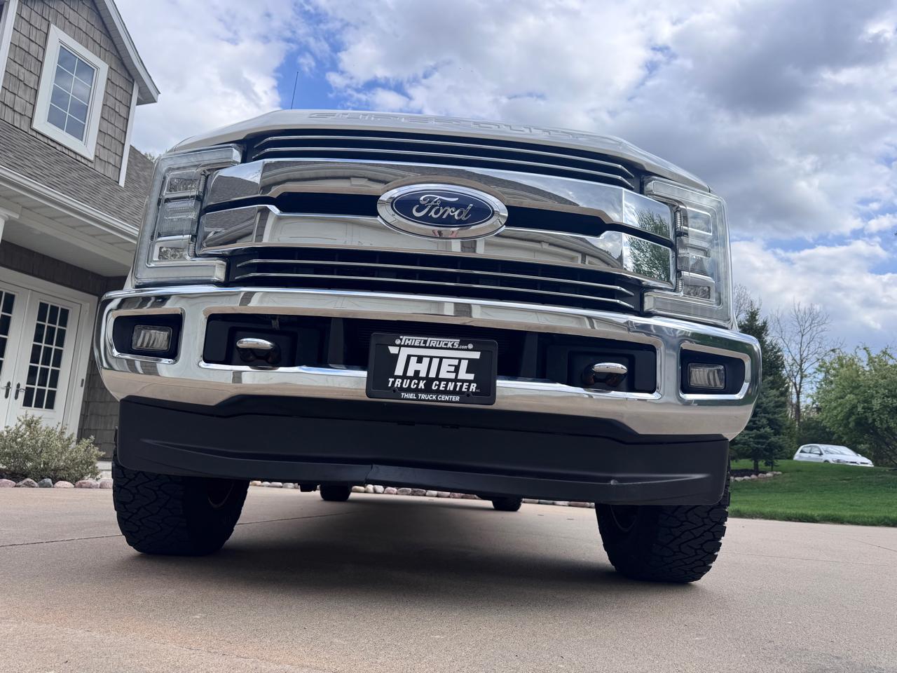 Ford Super Duty F-350 SRW Lariat 4WD Crew Cab 6.75' Box 2017