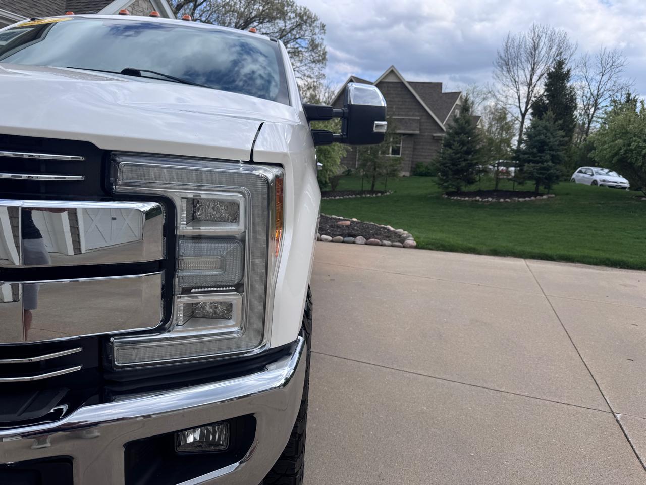 Ford Super Duty F-350 SRW Lariat 4WD Crew Cab 6.75' Box 2017