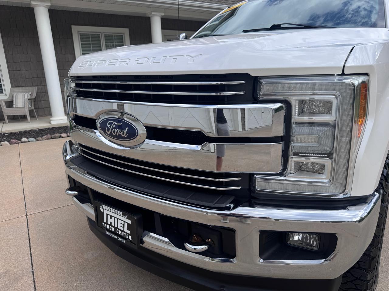 Ford Super Duty F-350 SRW Lariat 4WD Crew Cab 6.75' Box 2017