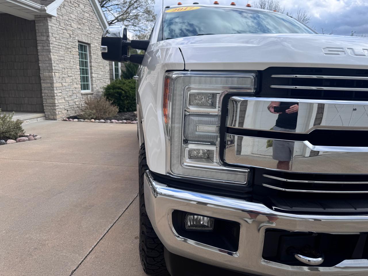 Ford Super Duty F-350 SRW Lariat 4WD Crew Cab 6.75' Box 2017