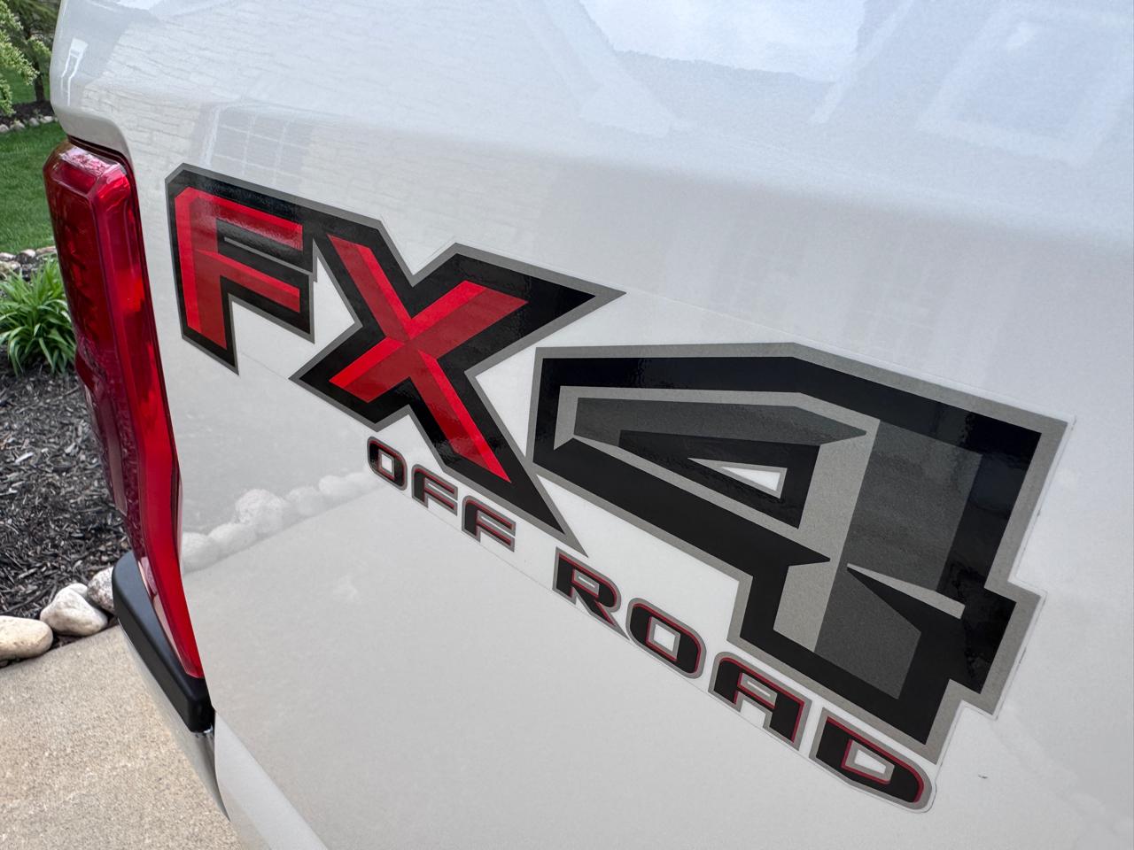 Ford Super Duty F-350 SRW Lariat 4WD Crew Cab 6.75' Box 2017