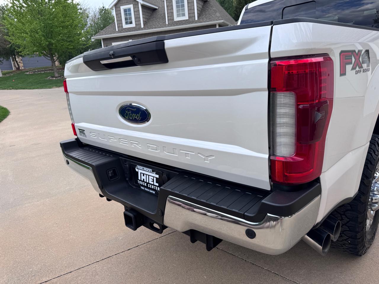 Ford Super Duty F-350 SRW Lariat 4WD Crew Cab 6.75' Box 2017