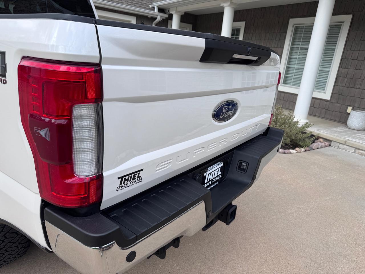 Ford Super Duty F-350 SRW Lariat 4WD Crew Cab 6.75' Box 2017