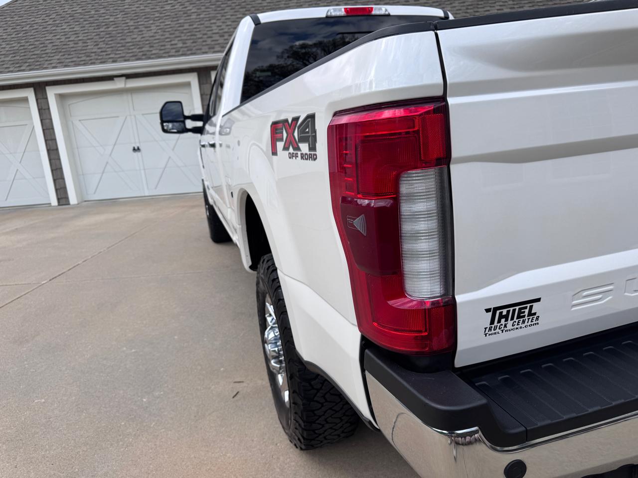 Ford Super Duty F-350 SRW Lariat 4WD Crew Cab 6.75' Box 2017