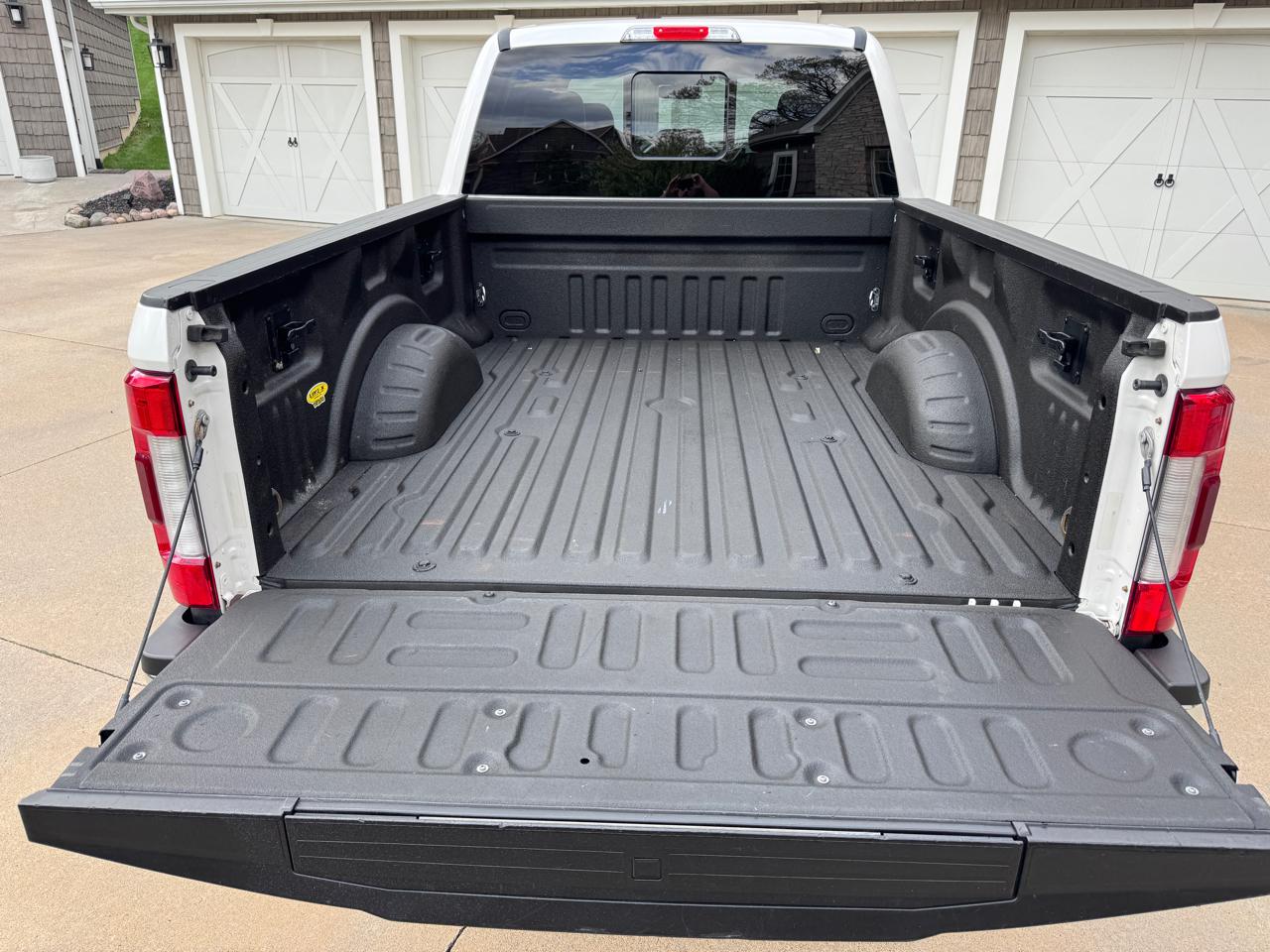 Ford Super Duty F-350 SRW Lariat 4WD Crew Cab 6.75' Box 2017