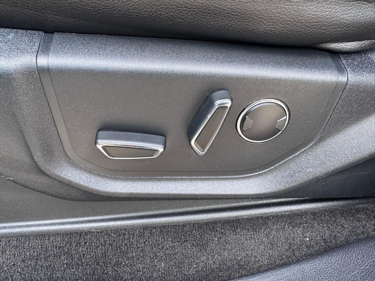 Ford Super Duty F-350 SRW Lariat 4WD Crew Cab 6.75' Box 2017