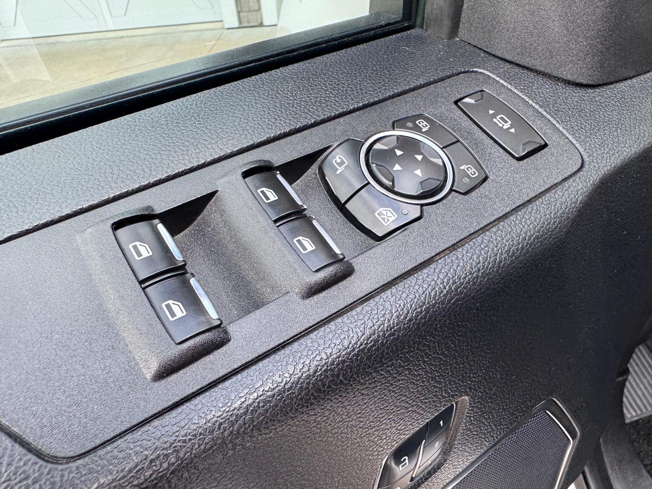 Ford Super Duty F-350 SRW Lariat 4WD Crew Cab 6.75' Box 2017