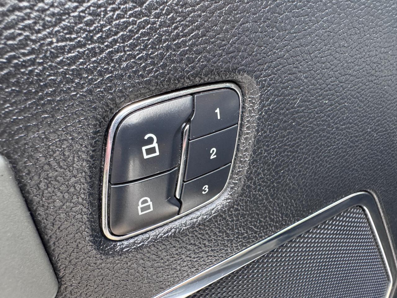 Ford Super Duty F-350 SRW Lariat 4WD Crew Cab 6.75' Box 2017