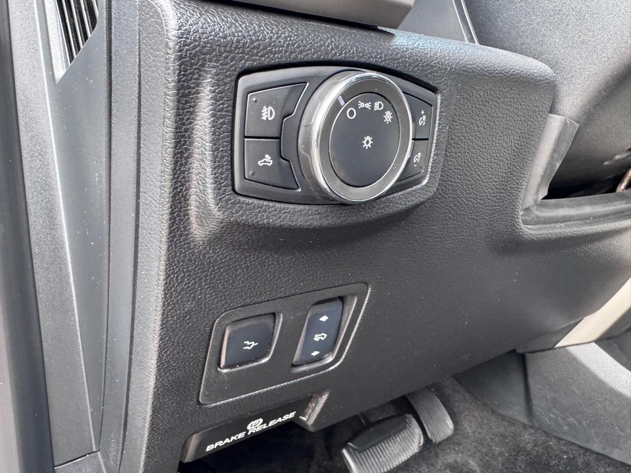 Ford Super Duty F-350 SRW Lariat 4WD Crew Cab 6.75' Box 2017