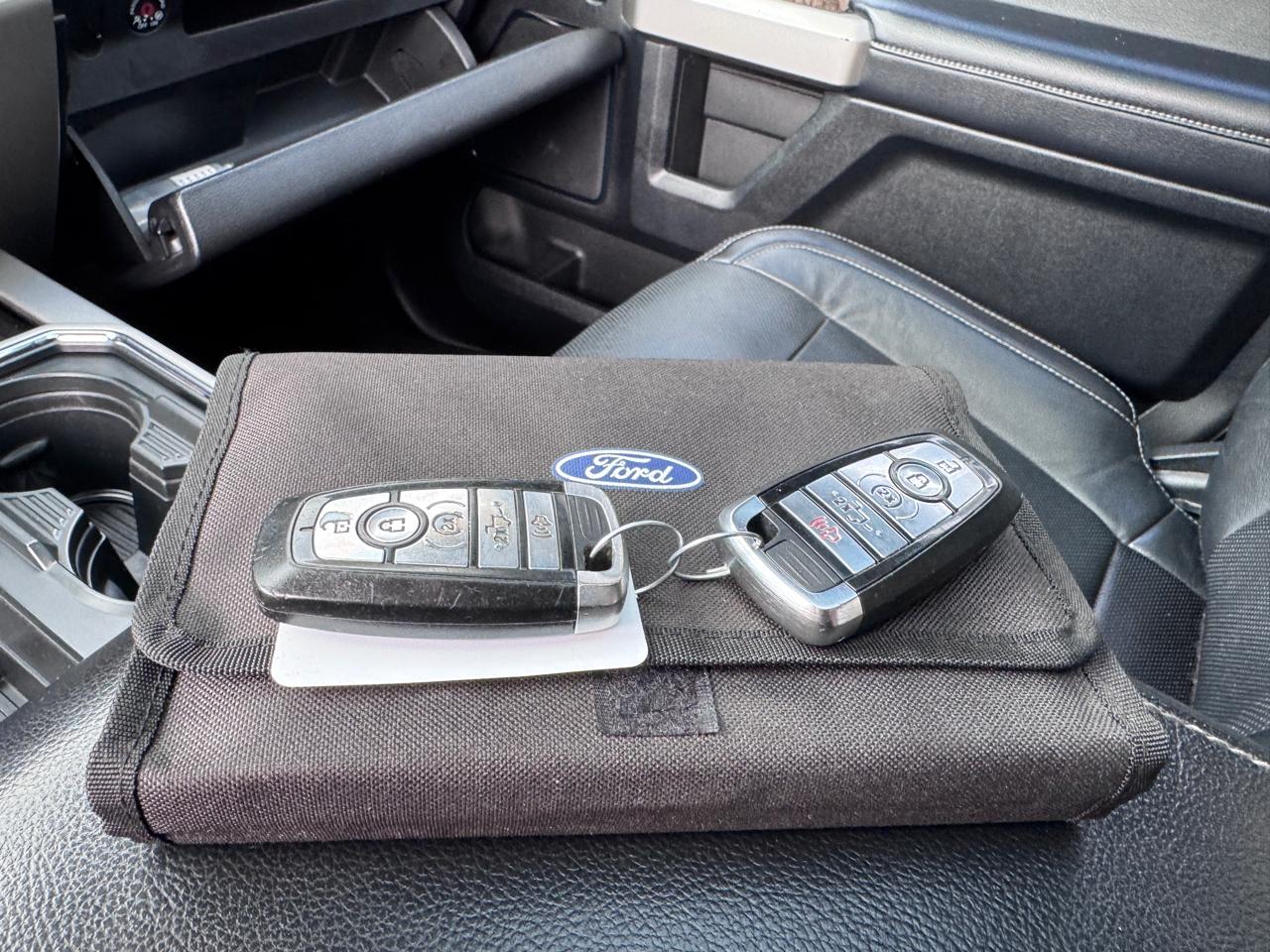 Ford Super Duty F-350 SRW Lariat 4WD Crew Cab 6.75' Box 2017