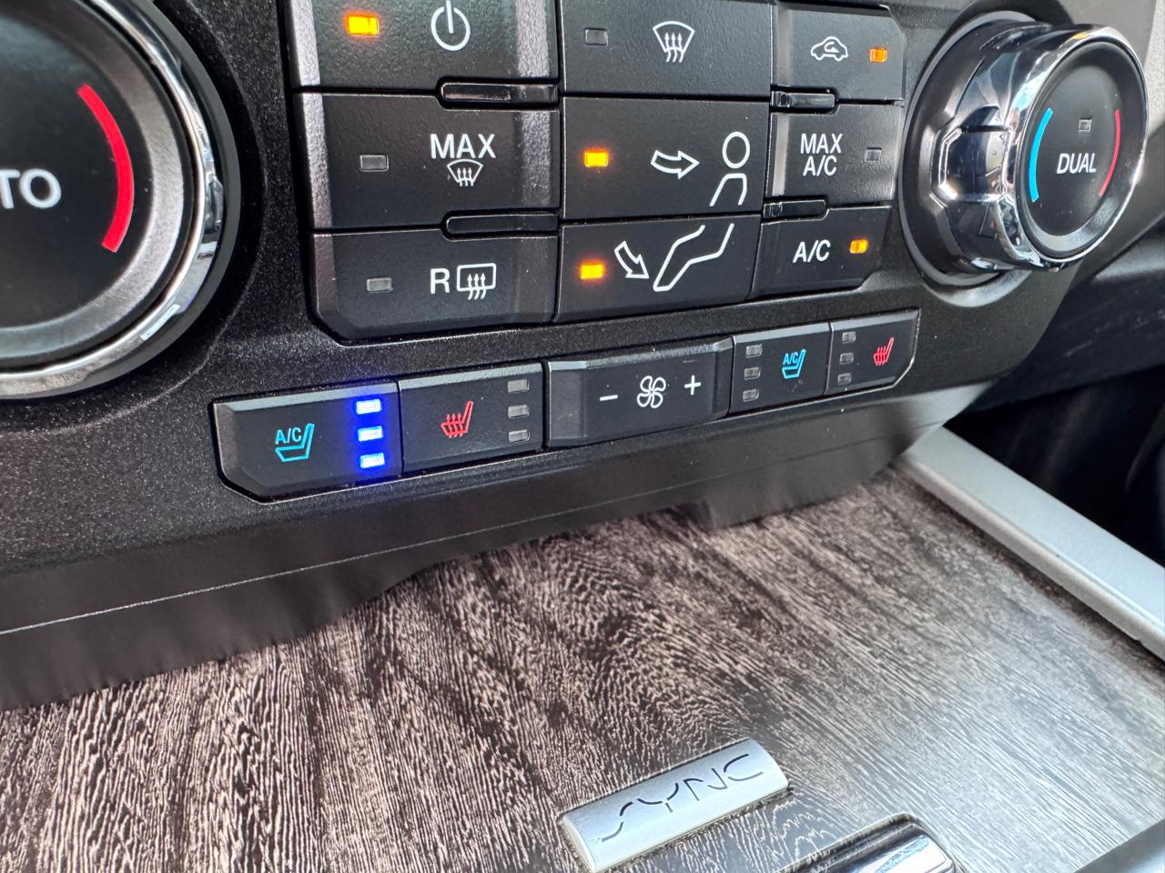 Ford Super Duty F-350 SRW Lariat 4WD Crew Cab 6.75' Box 2017