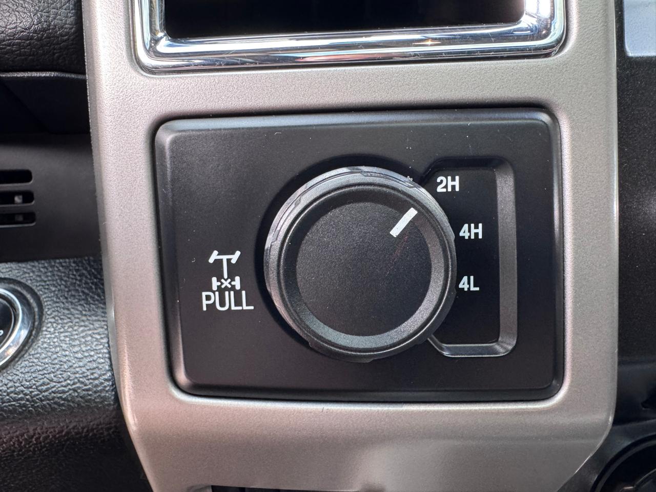 Ford Super Duty F-350 SRW Lariat 4WD Crew Cab 6.75' Box 2017