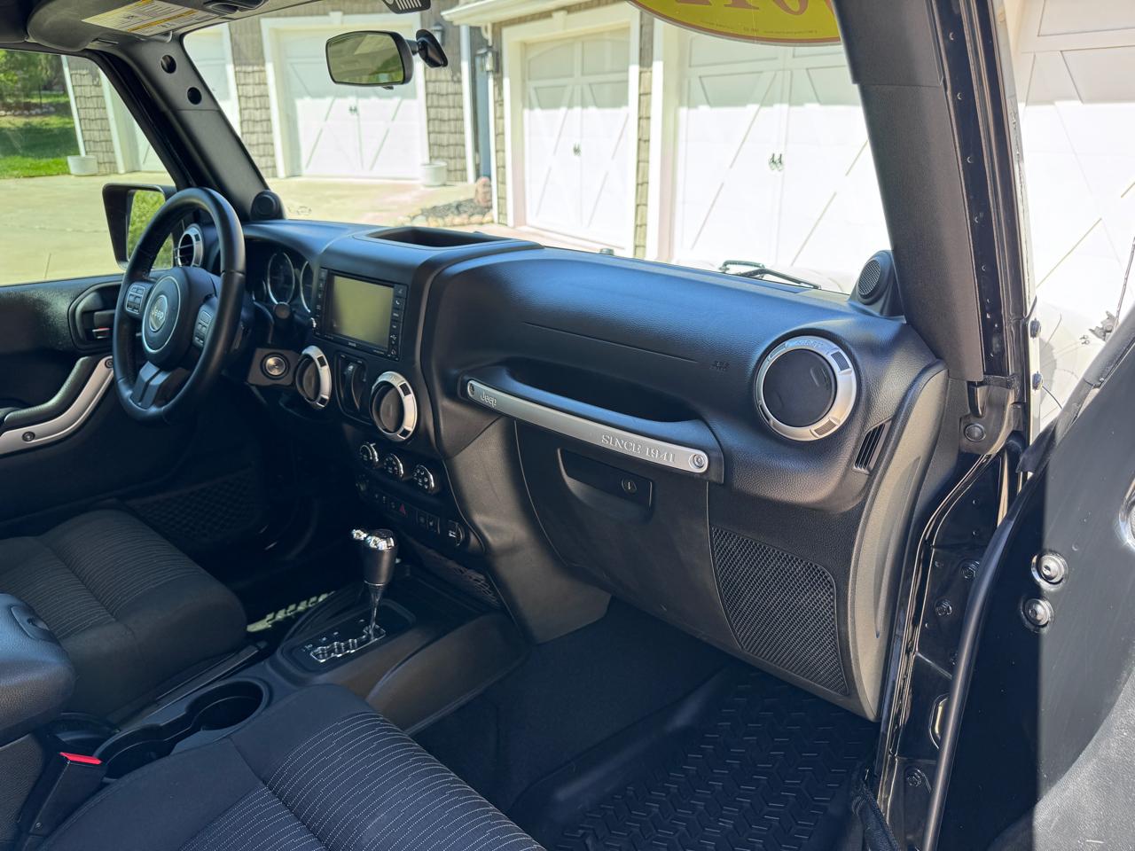 Jeep Wrangler 4WD 2dr Sahara 2012