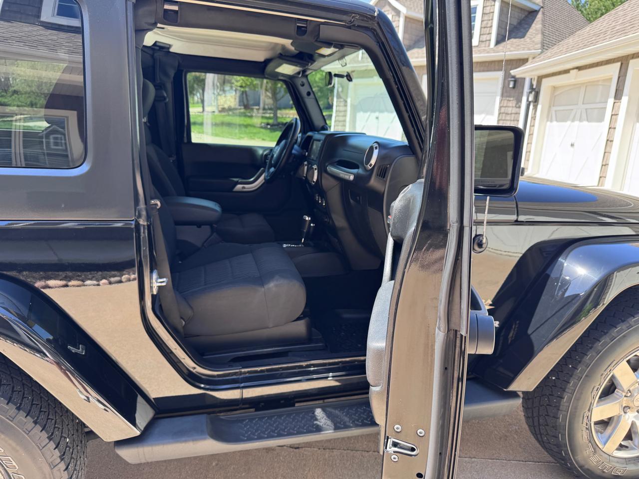 Jeep Wrangler 4WD 2dr Sahara 2012