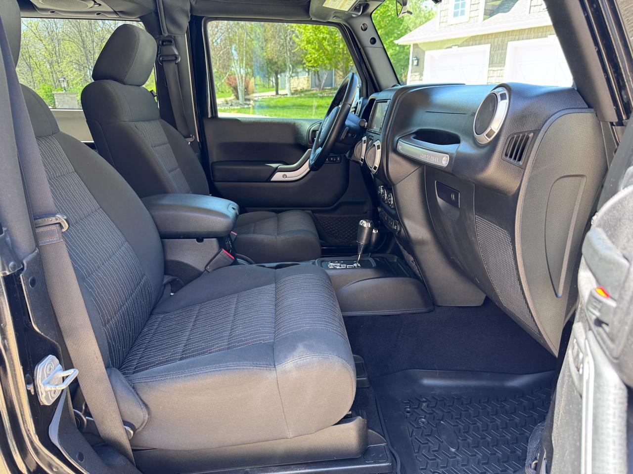 Jeep Wrangler 4WD 2dr Sahara 2012