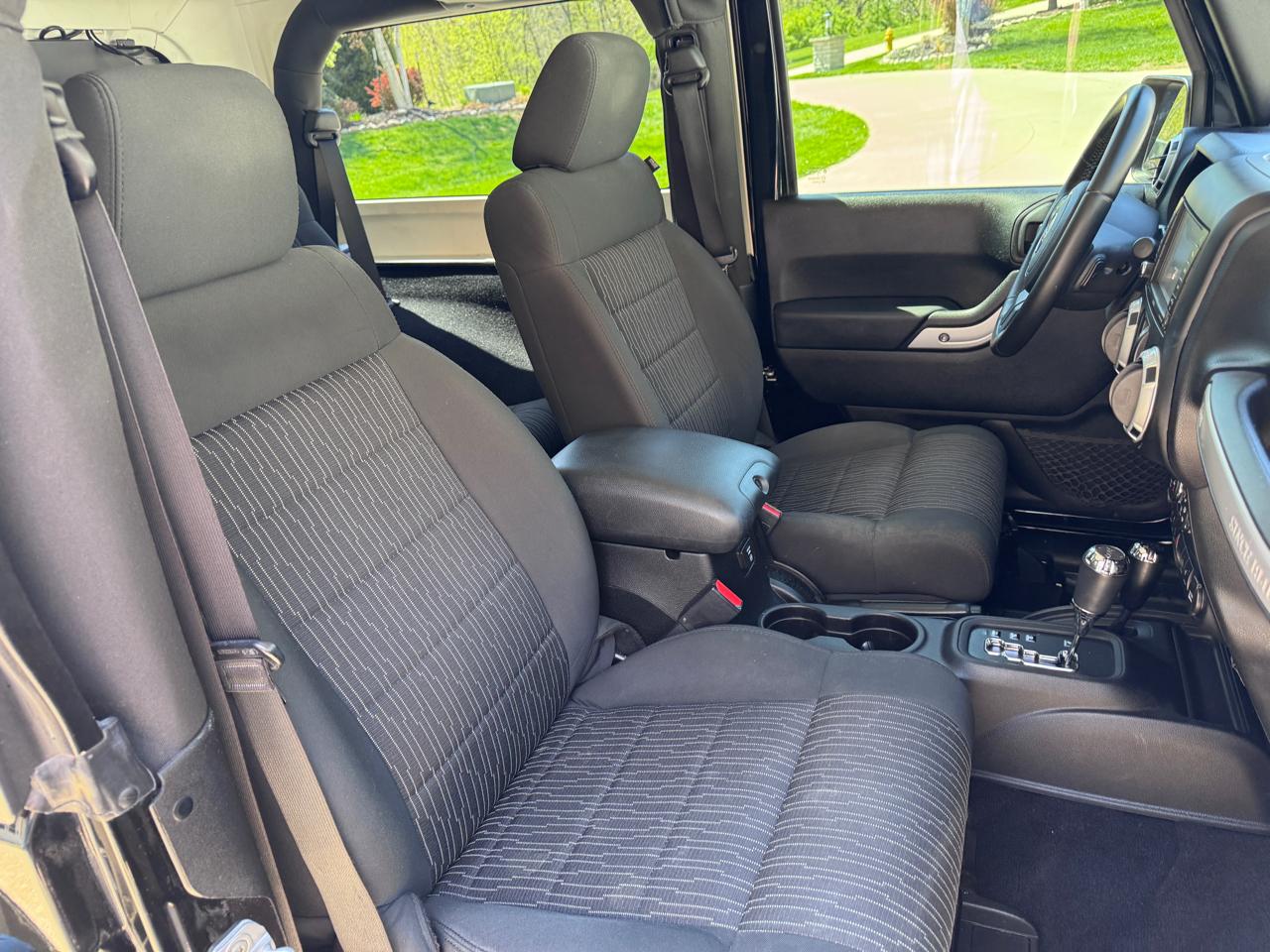 Jeep Wrangler 4WD 2dr Sahara 2012