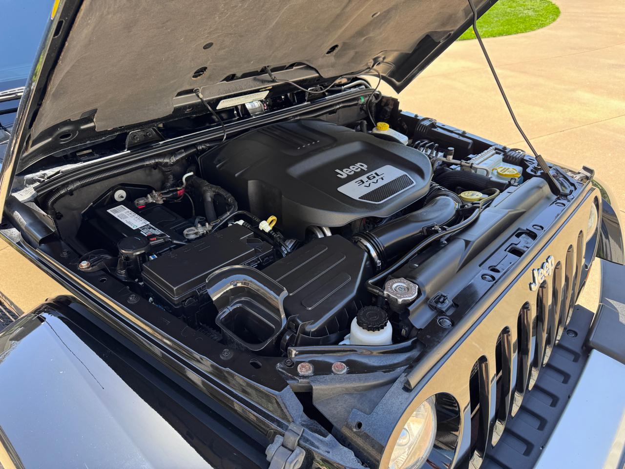 Jeep Wrangler 4WD 2dr Sahara 2012