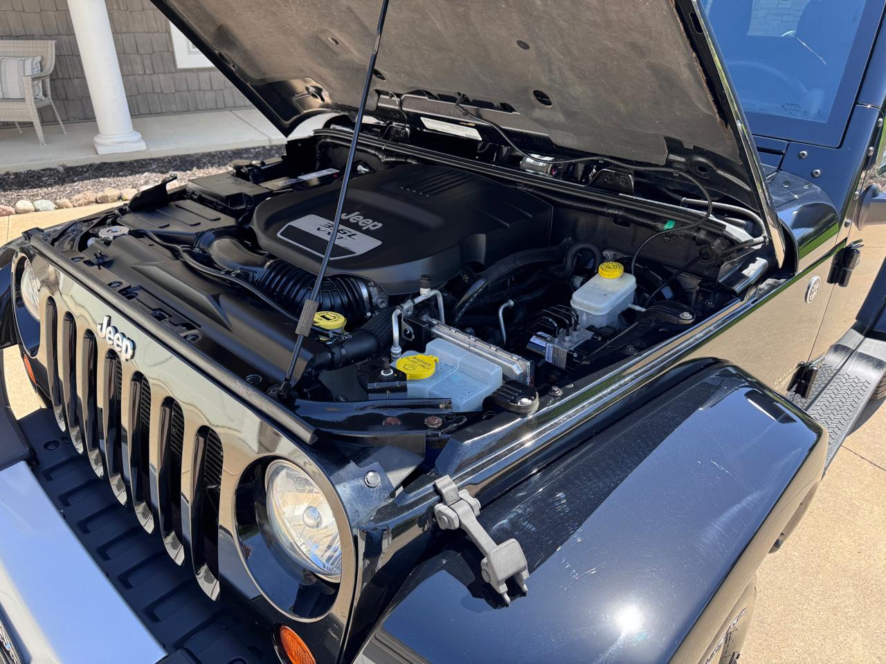 Jeep Wrangler 4WD 2dr Sahara 2012