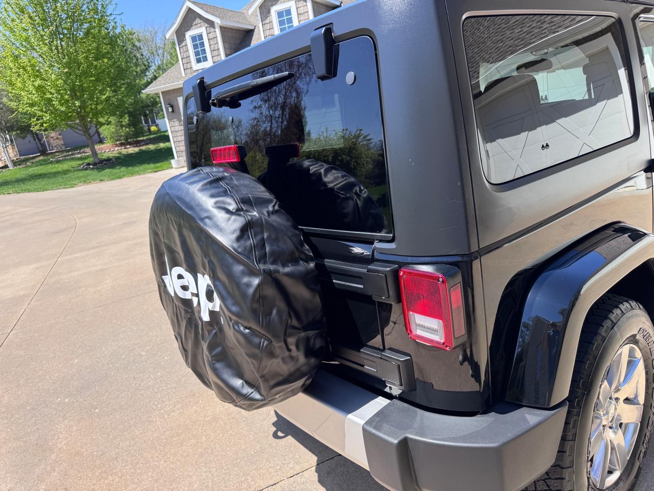 Jeep Wrangler 4WD 2dr Sahara 2012