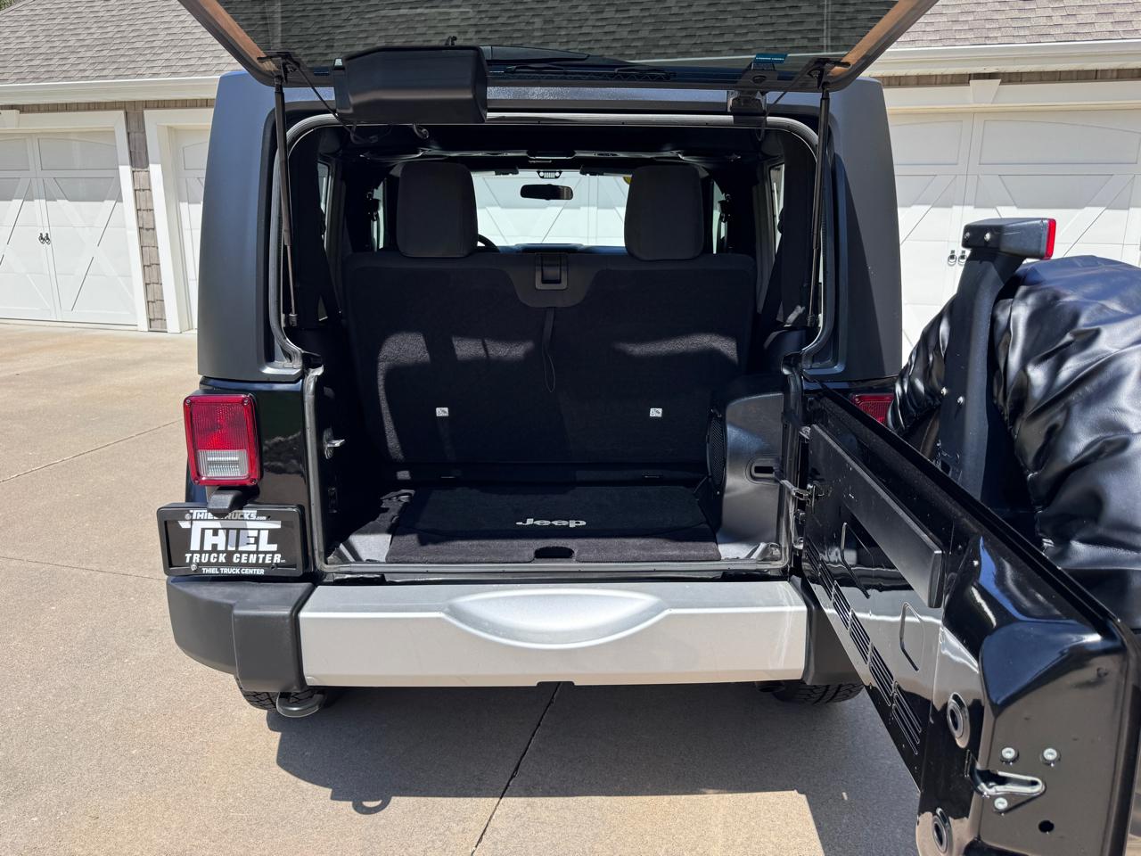 Jeep Wrangler 4WD 2dr Sahara 2012